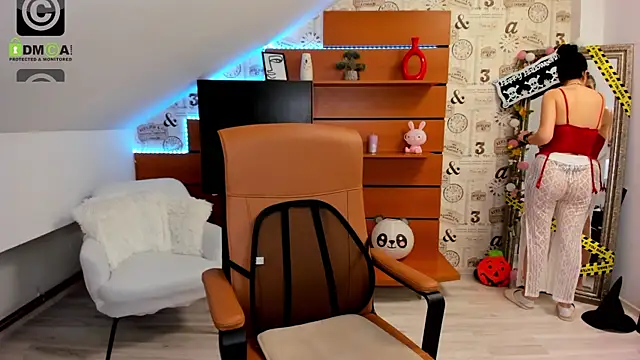 Snapshot of EmillyTaylor chatting on October 28, 2025, 4:38 am EmillyTaylor online show from October 28, 2025, 4:38 am