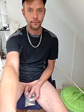 Snapshot of Percy_ohv chatting on October 1, 2025, 2:12 pm Percy ohv online show from October 1, 2025, 2:12 pm