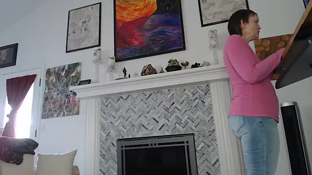 AuroraWillows online show from January 22, 2025, 4:12 pm