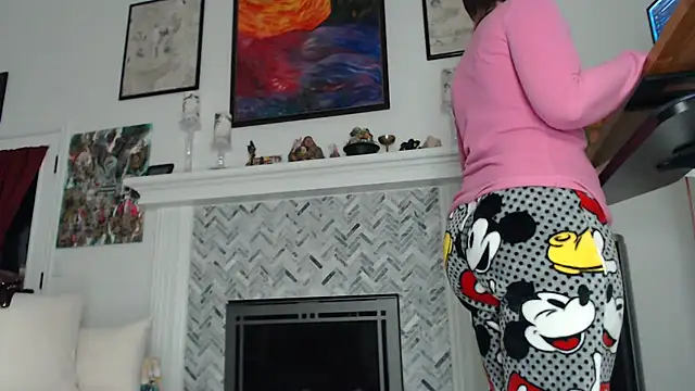 AuroraWillows online show from January 27, 2025, 12:58 pm