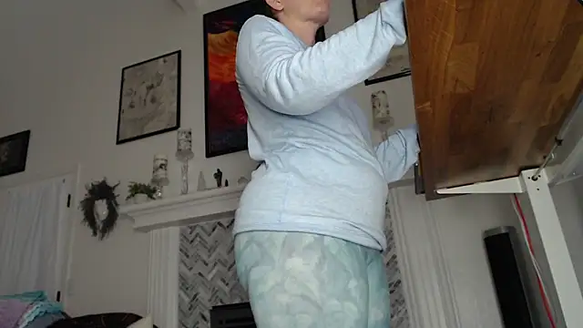 AuroraWillows online show from December 15, 2025, 12:20 pm