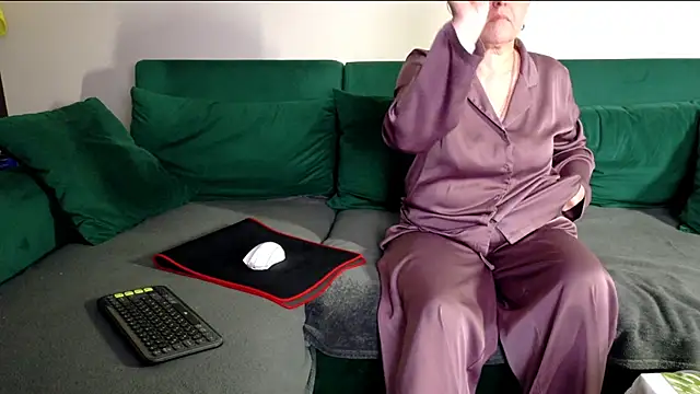 JoannaAndNeighbour online show from May 7, 2026, 5:02 am