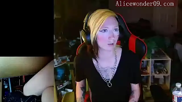 alicewonder09 online show from December 7, 2024, 6:32 am