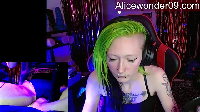 alicewonder09 online show from January 12, 2026, 4:50 am