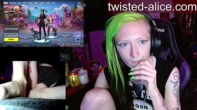 alicewonder09 online show from April 22, 2026, 3:20 am