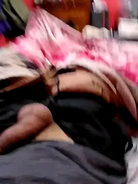 Snapshot of ynose2 chatting on November 8, 2025, 4:18 pm ynose2 online show from November 8, 2025, 4:18 pm