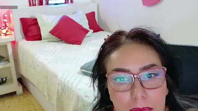 Snapshot of hottplay chatting on February 12, 2026, 4:57 pm hottplay online show from February 12, 2026, 4:57 pm