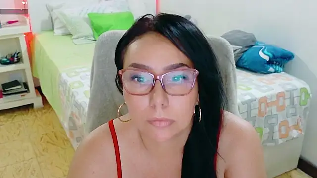 Snapshot of hottplay chatting on March 7, 2026, 7:00 pm hottplay online show from March 7, 2026, 7:00 pm