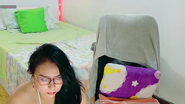 Snapshot of hottplay chatting on March 12, 2026, 3:51 pm hottplay online show from March 12, 2026, 3:51 pm