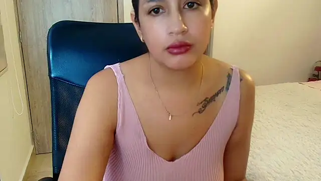sara2520 online show from May 15, 2026, 8:27 pm