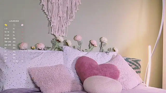 Rinas secret online show from September 26, 2025, 10:19 am