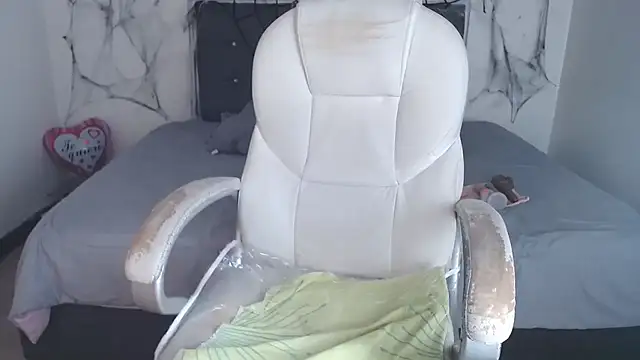 Snapshot of selena_yourmilf chatting on October 14, 2025, 3:02 pm selena yourmilf online show from October 14, 2025, 3:02 pm