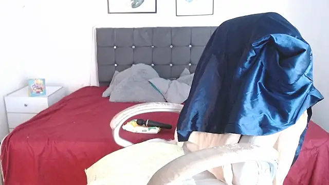 selena yourmilf online show from June 16, 2026, 5:59 pm
