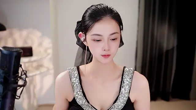 Ocean--Lili online show from June 14, 2026, 2:08 pm