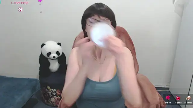 Ammillia online show from December 8, 2024, 8:30 am