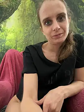 LadyChantale online show from January 3, 2025, 4:48 pm