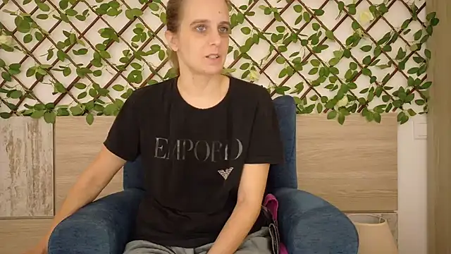 Snapshot of LadyChantale chatting on November 3, 2025, 7:42 am LadyChantale online show from November 3, 2025, 7:42 am