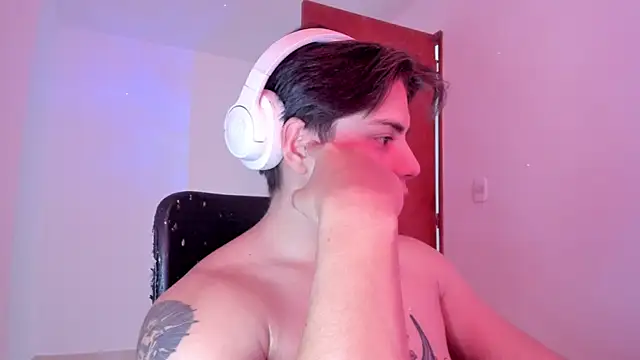 Snapshot of Giordano_Russo chatting on September 22, 2025, 5:15 pm Giordano Russo online show from September 22, 2025, 5:15 pm