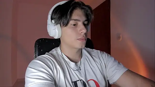 Snapshot of Giordano_Russo chatting on November 14, 2025, 12:53 am Giordano Russo online show from November 14, 2025, 12:53 am