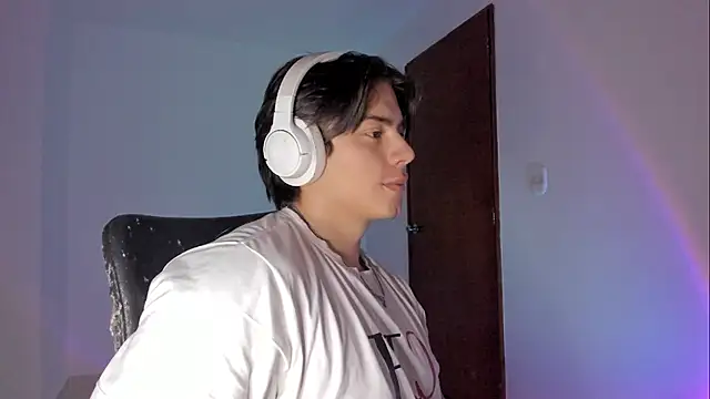 Snapshot of Giordano_Russo chatting on November 21, 2025, 10:41 pm Giordano Russo online show from November 21, 2025, 10:41 pm