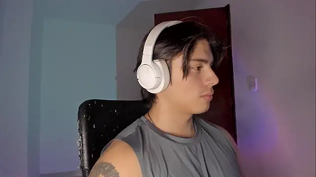 Snapshot of Giordano_Russo chatting on December 4, 2025, 11:13 pm Giordano Russo online show from December 4, 2025, 11:13 pm