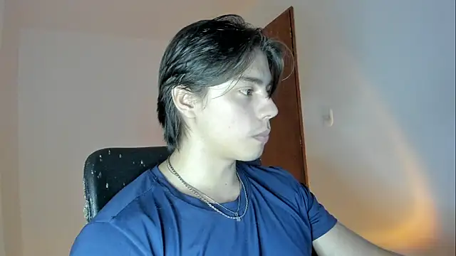 Snapshot of Giordano_Russo chatting on December 22, 2025, 9:56 pm Giordano Russo online show from December 22, 2025, 9:56 pm