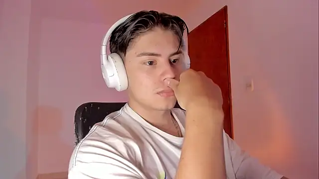 Snapshot of Giordano_Russo chatting on January 9, 2026, 5:26 pm Giordano Russo online show from January 9, 2026, 5:26 pm