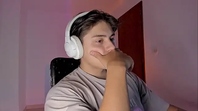 Snapshot of Giordano_Russo chatting on February 5, 2026, 3:44 am Giordano Russo online show from February 5, 2026, 3:44 am