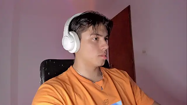 Snapshot of Giordano_Russo chatting on February 13, 2026, 12:39 am Giordano Russo online show from February 13, 2026, 12:39 am