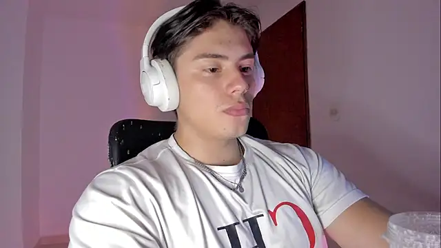 Snapshot of Giordano_Russo chatting on February 15, 2026, 9:22 pm Giordano Russo online show from February 15, 2026, 9:22 pm