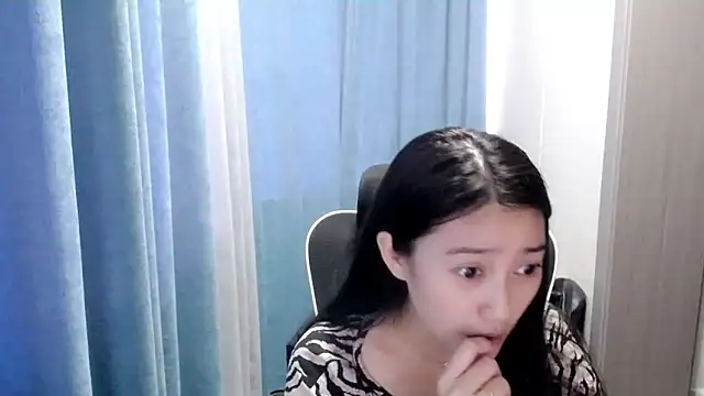 SKY-YAOYAO online show from September 12, 2025, 6:57 am