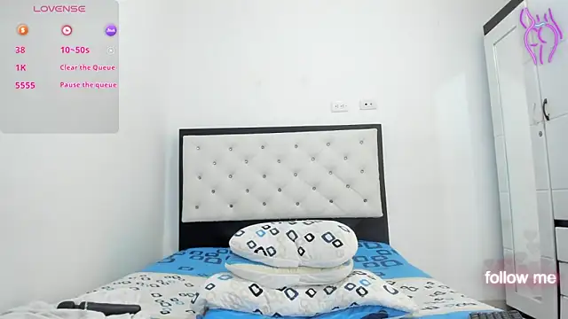 Snapshot of CuteLatinaxx chatting on October 17, 2025, 3:25 pm CuteLatinaxx online show from October 17, 2025, 3:25 pm