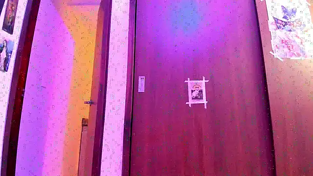 Snapshot of _Lunnaa_ chatting on October 18, 2025, 11:05 pm Lunnaa online show from October 18, 2025, 11:05 pm