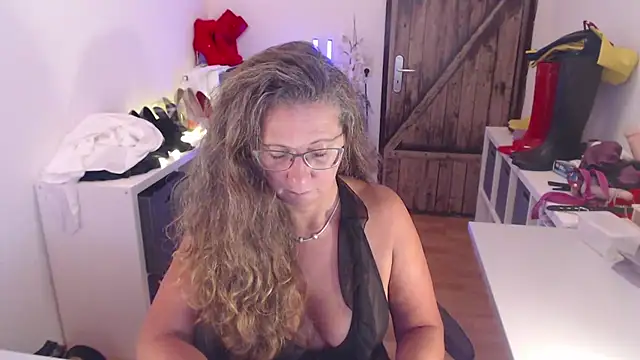 Snapshot of GeilesLuder75 chatting on August 4, 2026, 11:24 am GeilesLuder75 online show from August 4, 2026, 11:24 am