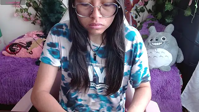 MidoriQuiinn online show from December 10, 2024, 1:44 pm