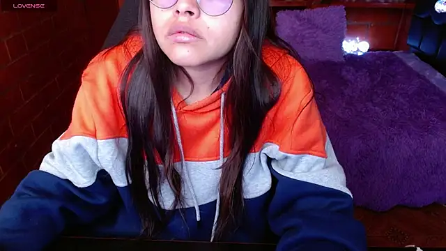MidoriQuiinn online show from May 7, 2026, 3:28 pm