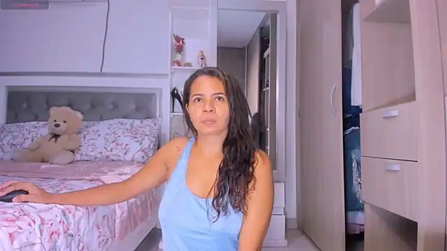 Snapshot of sharonDulce chatting on December 28, 2024, 3:47 am sharonDulce online show from December 28, 2024, 3:47 am