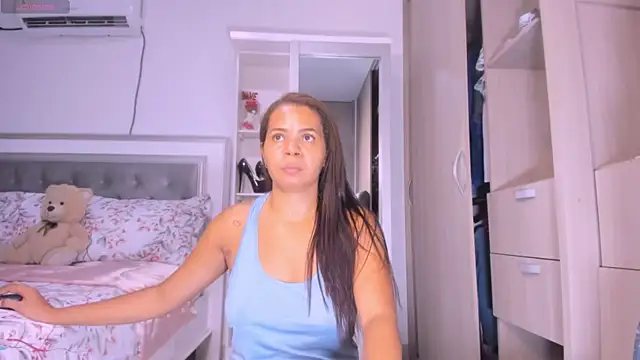 Snapshot of sharonDulce chatting on February 25, 2025, 2:03 am sharonDulce online show from February 25, 2025, 2:03 am