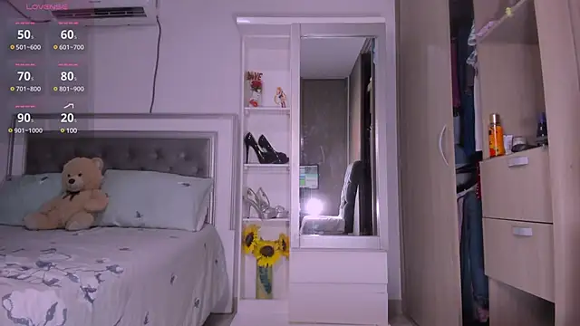 Snapshot of sharonDulce chatting on March 10, 2025, 12:51 am sharonDulce online show from March 10, 2025, 12:51 am