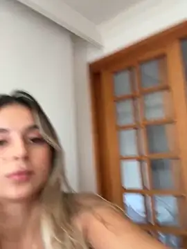 Snapshot of oriana_zoeee chatting on April 16, 2026, 10:45 pm oriana zoeee online show from April 16, 2026, 10:45 pm