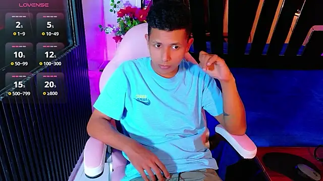 boy bigcock24cm online show from May 7, 2026, 4:18 am