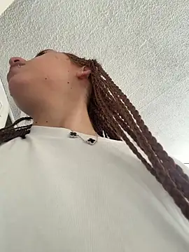 valenor  online show from February 20, 2026, 6:52 pm