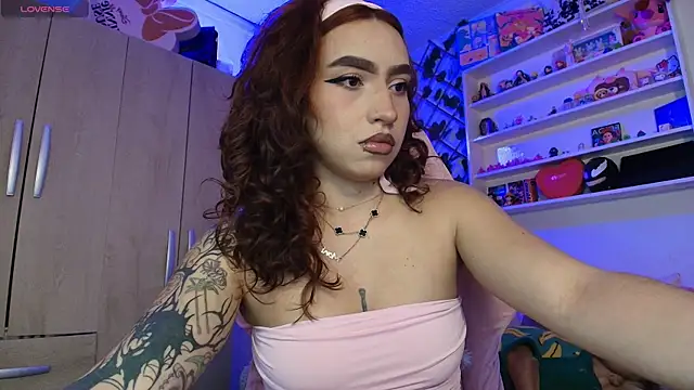 Snapshot of valenor_ chatting on April 22, 2026, 3:20 am valenor online show from April 22, 2026, 3:20 am