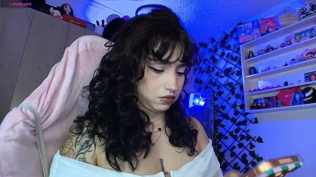Snapshot of valenor_ chatting on May 8, 2026, 3:34 am valenor online show from May 8, 2026, 3:34 am