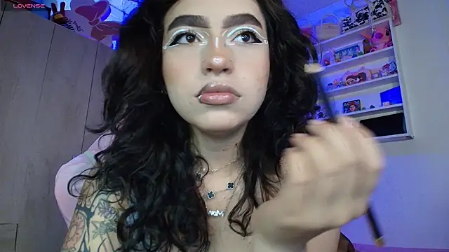 Snapshot of valenor_ chatting on May 11, 2026, 3:23 am valenor online show from May 11, 2026, 3:23 am
