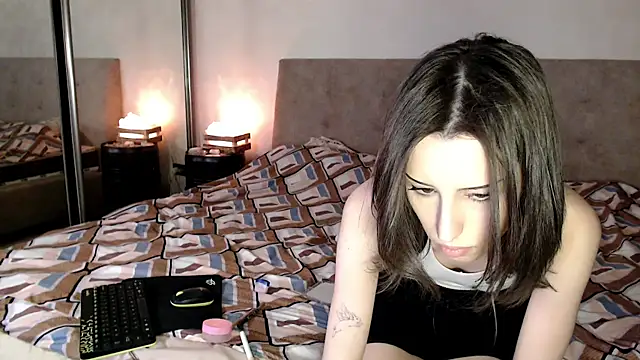-Yummybabes- online show from May 16, 2026, 10:41 pm