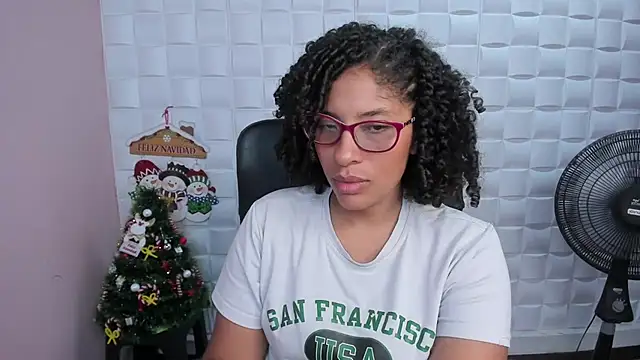 Snapshot of DannaBerry chatting on December 3, 2024, 2:38 pm DannaBerry online show from December 3, 2024, 2:38 pm