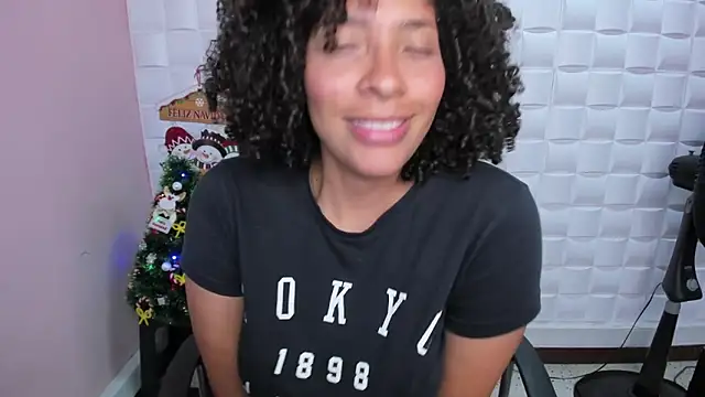 Snapshot of DannaBerry chatting on December 6, 2024, 2:38 pm DannaBerry online show from December 6, 2024, 2:38 pm
