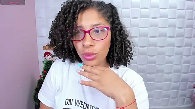 Snapshot of DannaBerry chatting on December 17, 2024, 1:16 pm DannaBerry online show from December 17, 2024, 1:16 pm