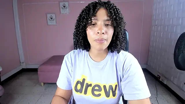Snapshot of DannaBerry chatting on February 5, 2025, 4:25 pm DannaBerry online show from February 5, 2025, 4:25 pm